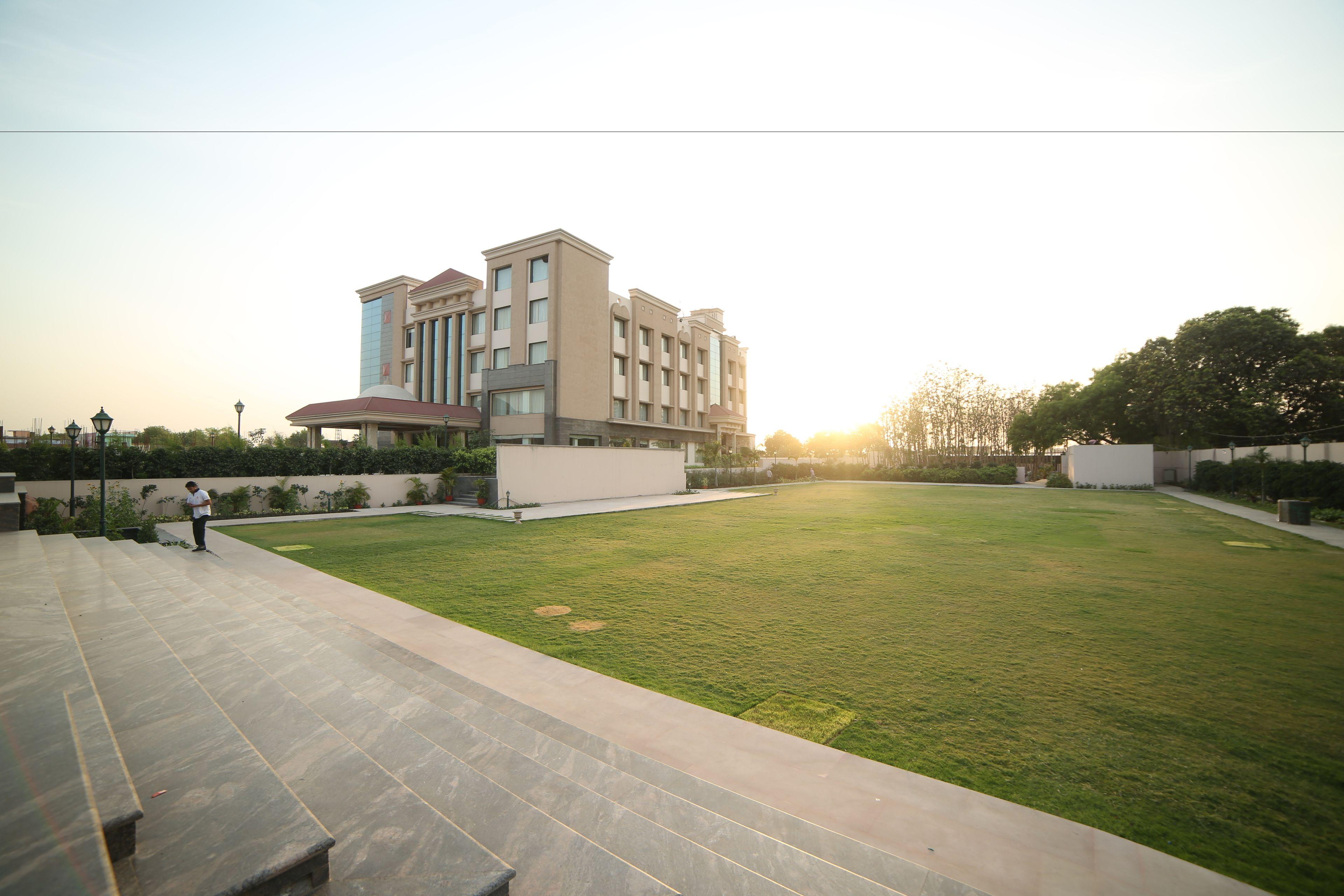 Ramada By Wyndham Varanasi Katesar — Photos 1